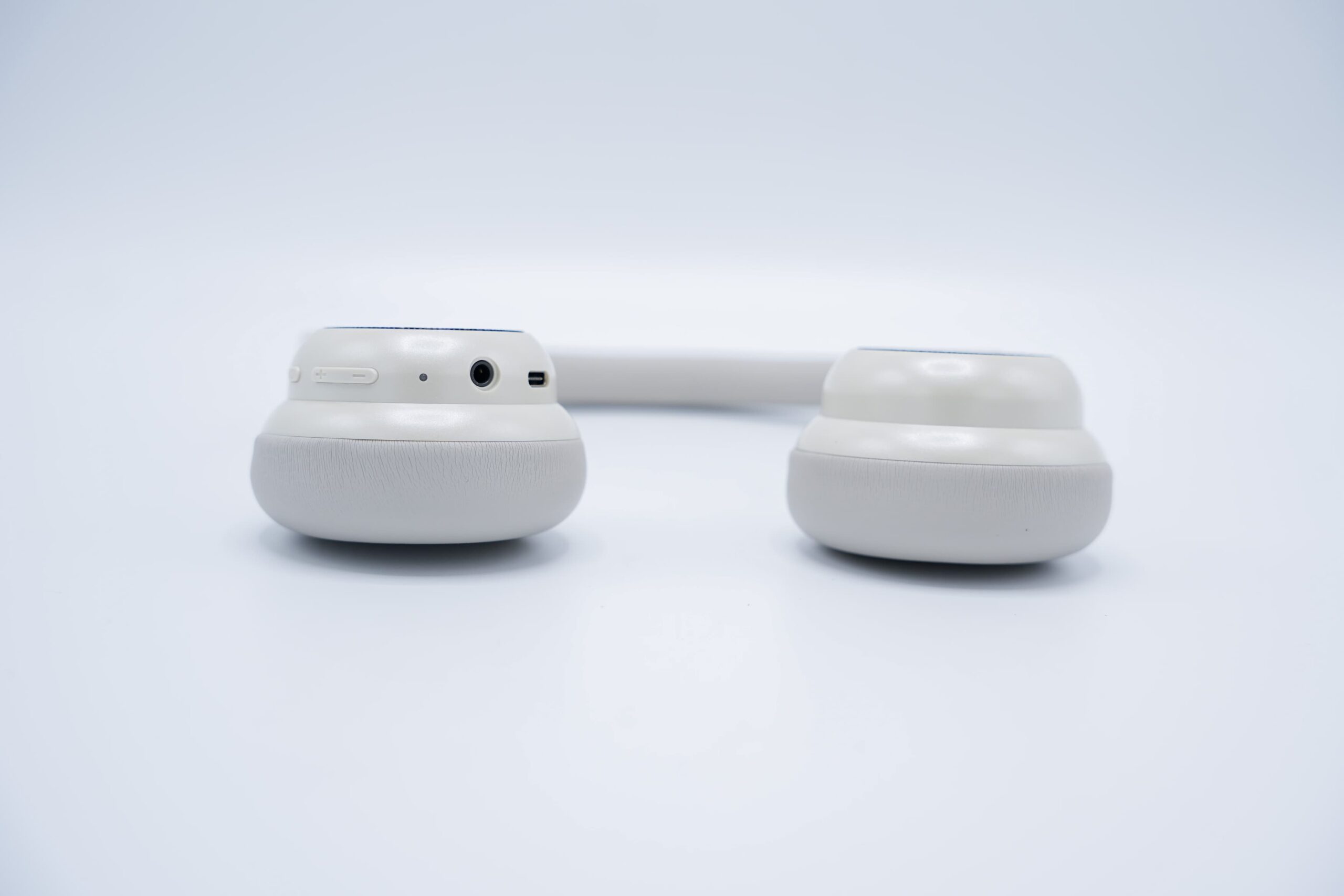 PHILIPS TAH1129 OVER THE EAR WIRELESS BLUETOOTH HEADSET - Image 3